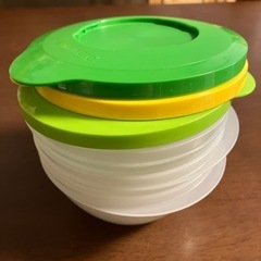 タッパーウェアシール容器3個重ねの画像