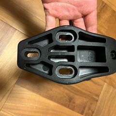 （値下げ可）＜無印良品＞ワーキングアームチェア背メッシュ(2023)用 ”肘掛け”の画像