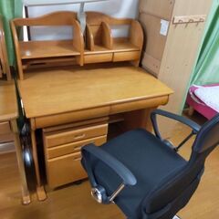 子供用の学習机2台の画像