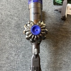 動作品 Dyson V6 Fluffy バッテリー2個、布団ツール付きの画像