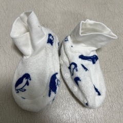 プチバトー　ペンギン柄ロンパース　6m/67㎝　靴下付の画像