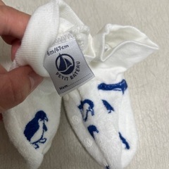 プチバトー　ペンギン柄ロンパース　6m/67㎝　靴下付の画像