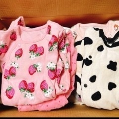 簡単移動フリマ💚沢山服(80size～160size)トランク広げて見て下さいの画像