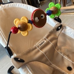 ベビービョルンバウンサー　木製トーイ付きの画像