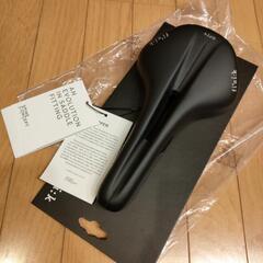 fizik フィジーク ANTARES R5 OPEN S-Alloyレール for カメレオン ブラック ラージの画像