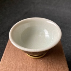 信楽焼　陶芸　焼き物　おちょこ　お猪口　ぐい呑み　加藤肇　草木　葉　リーフ　黄色の画像