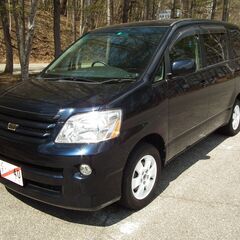 トヨタ ノア X Gセレクション 4WD(AZR65G) 8人乗...