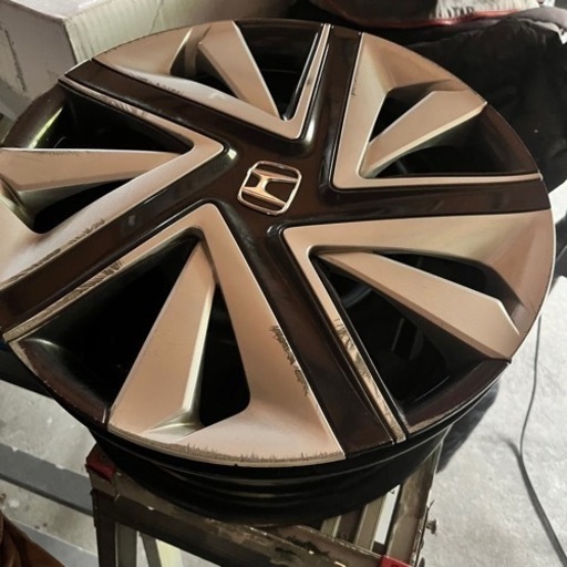 車のパーツ タイヤ、ホイール