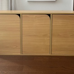 収納シェルフ　扉付き
