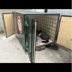小型ガレージ　大型物置の画像