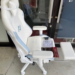 ★ほぼ新品！GTPLAYER ACEMRAS ゲーミングチェア スピーカー付き オットマン付きリクライニング オフィスチェアの画像