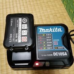 マキタ 充電器DC10SA 10.8V対応 調子が悪いです。（バッテリーは付属しません）の画像