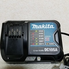 マキタ 充電器DC10SA 10.8V対応 調子が悪いです。（バッテリーは付属しません）の画像