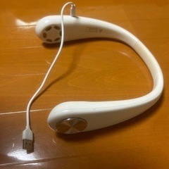 ほぼ新品　首掛け小型扇風機の画像
