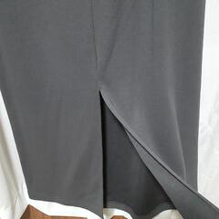 (13)タグ付き新品未使用　Lサイズ　タイトスカート　スリット　グレー色　の画像