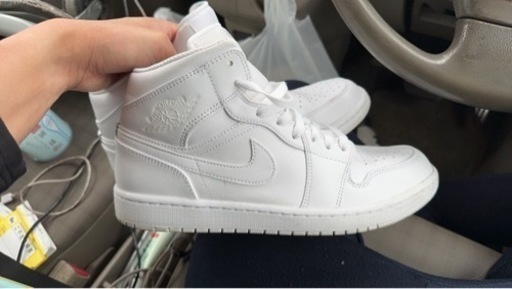 ナイキ  エアジョーダン1 ミッド ホワイト ピュア プラチナム