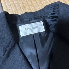薄手のスーツの画像