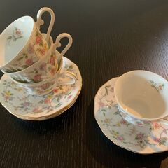 優雅なティーカップ