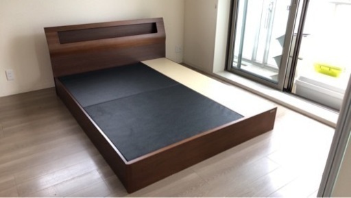 収納付き　
ベッドフレーム クイーンサイズ