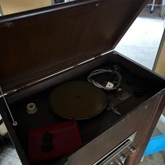 限定！値下げ‼️昭和レトロ 戦後 蓄音機 電気？真空管？ レコードプレーヤー 詳細不明 長期保管品 激レア  アンティーク インテリアの画像
