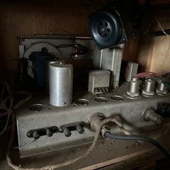 限定！値下げ‼️昭和レトロ 戦後 蓄音機 電気？真空管？ レコードプレーヤー 詳細不明 長期保管品 激レア  アンティーク インテリアの画像