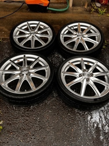 車のパーツ タイヤ、ホイール