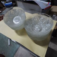 かわいいガラスの皿、７枚セット、２口、皿、１２ｘ１２ｘ５の画像
