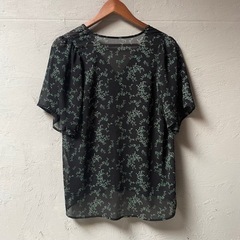 アズールバイマウジー  リーフ柄楊柳スキッパーの画像