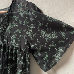 アズールバイマウジー  リーフ柄楊柳スキッパーの画像