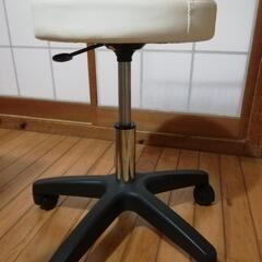 丸椅子　回転椅子　高さ調節可能の画像