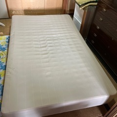 ベッドマット（足つき）