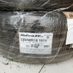 自動車タイヤ 
ヨコハマ235/50R18 101V