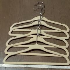 キッズ用滑らない•型くずれ防止ハンガー5本セットの画像