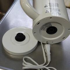 【値下げ】 キッチン家電 電気ポット ケトル 1Lの画像