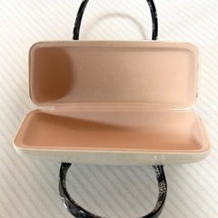 美品‼️バッグ型メガネケースの画像