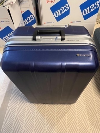 スーツケース