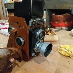 レトロな二眼カメラ本体の画像