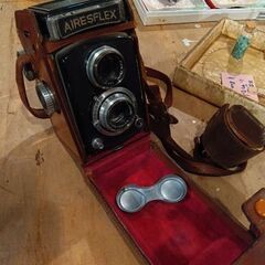 レトロな二眼カメラ本体の画像