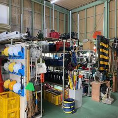 ▼電気工事の作業員：正社員▼ 出張時の仕事終わりには社長のおごりでカンパーイ！ 未経験歓迎★ 色んな仕事があるからスキルアップ確実！の画像