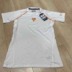 新品・タグ付き　アンダーアーマー　キッズ　アンダーシャツ　YXLサイズ