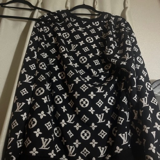 VUITTON服買う人いないなら出品やめます