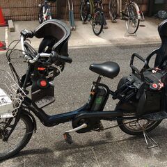 ｂ65🟢バカ親切な電動自転車屋🔴土日もお子様と土足のままご試乗可能です。  🌕️２０インチ、チャイルドシート、３人乗り、２人乗り、１人乗り、電動アシスト自転車  🔴バッテリーは、新品の９０％以上の性能を保持していて、コンディション良好です。  🟢１回の充電で３０ｋｍ以上の走行が可能です。山手線を半周するくらい走行可能です。  🌕️オプション無料。後ろチャイルドシートをかごに変更して１人乗りに変更も可能です。  🟣２０インチ、チャイルドシート、３人乗り、２人乗りなど、在庫は２０台以上あります。の画像