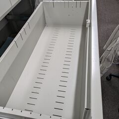 オフィス用のキャビネット（3段引き出し）の画像