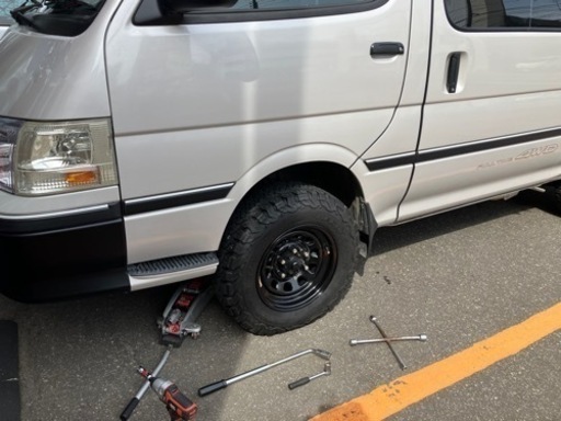 ハイエース100系　タイヤ、ホイール