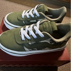 ★バンズ★　キッズ　迷彩スニーカーの画像