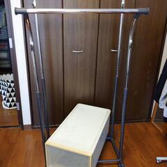 ハンガーラックと収納ボックス