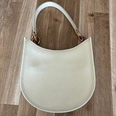 Charles&Keithチャーリーアンドキース バッグ 巾着 白　オフホワイトの画像