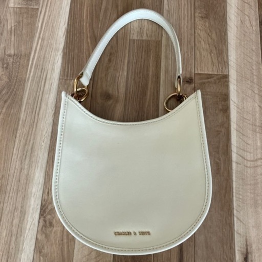 Charles\u0026Keithチャーリーアンドキース バッグ 巾着 白　オフホワイト