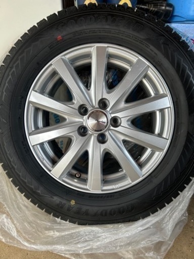 車のパーツ タイヤ、ホイール