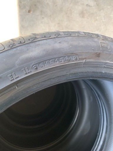 車のパーツ タイヤ、ホイール